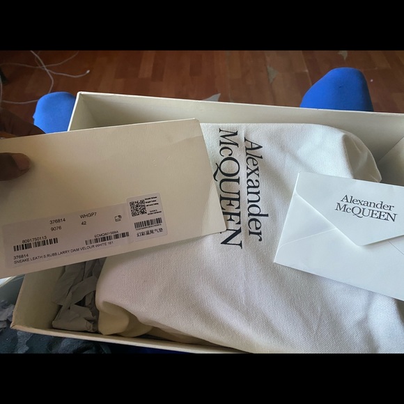 Alexander McQueen - Picture 5 of 6